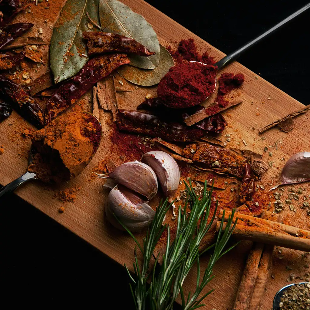 初心者向け：まず揃えるべき5つのスパイスのイメージ